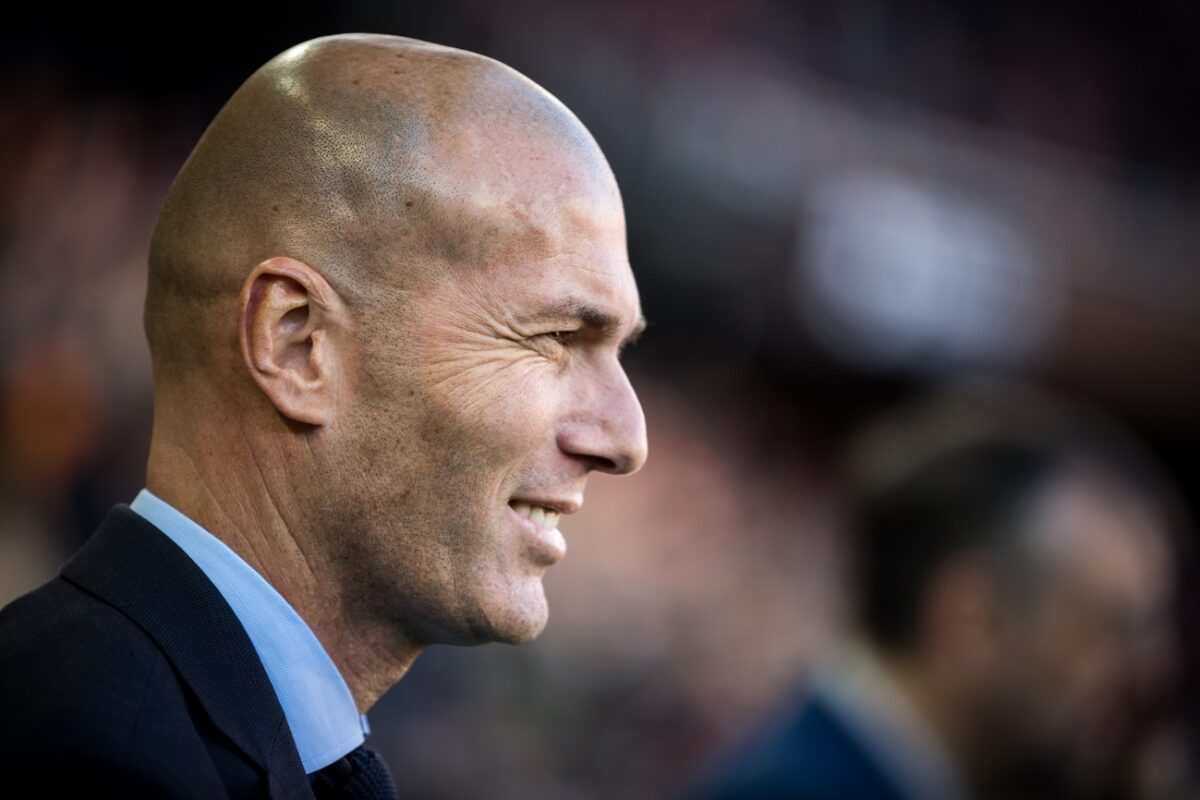 Még Zidane neve is bekerült a kalapba a Liverpoolnál, ha Slot távozik