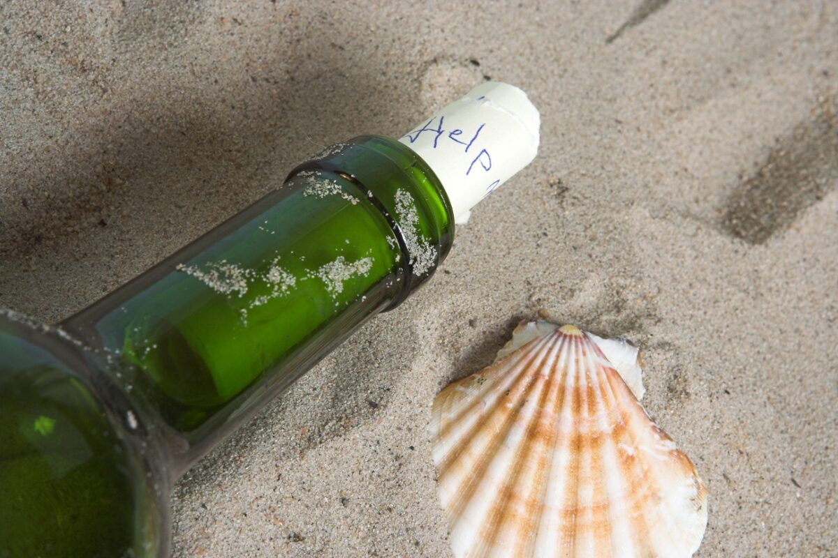 Palackpostával próbált ismerkedni egy 58 éves nő, aminek kínos vége lett