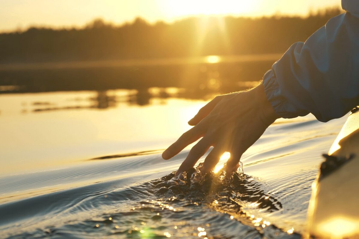 Szívszorító tragédia – életmentés közben halt meg két tinédzser, az apa eltűnt a folyóban