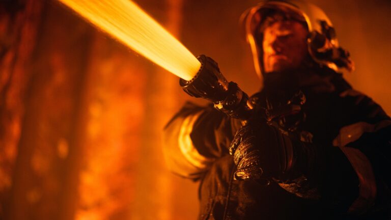 Lakástűzben vesztette életét egy népszerű tanár – felesége és két gyermeke súlyosan megsérültek