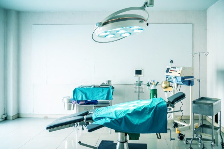 62 évesen  szülte meg 13. gyermekét egy ápolónő, most a 14. és 15. gyermekéért küzd