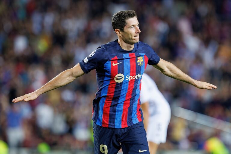 Ez az 5 klub versenghet Lewandowskiért, még a Manchester United is szóba jöhet