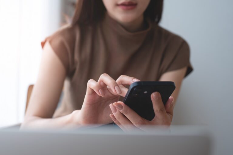 Feszültségbe és kínos pillanatokba ment át egy születésnapi családi tradíció