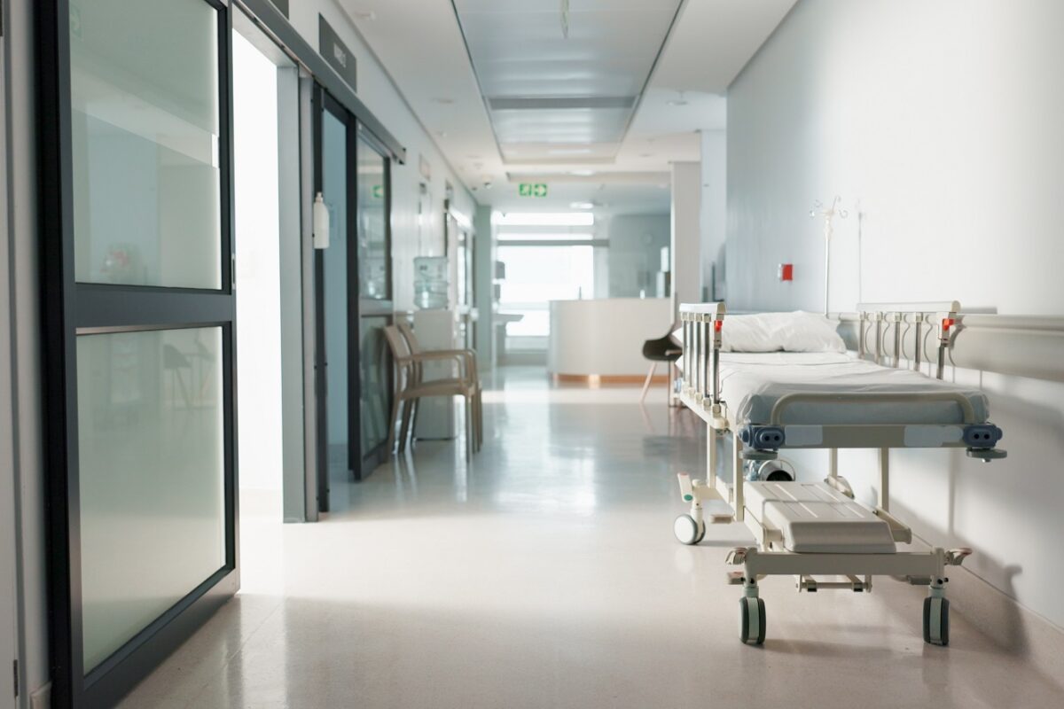 8 perccel a szülés előtt küldték haza az anyát a kórházból – az orvost és az ápolót is kirúgták