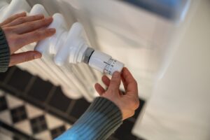 Covid-figyelmeztetés – érdemes lehet lejjebb venni a fűtést, ha ezt a tünetet tapasztaljuk