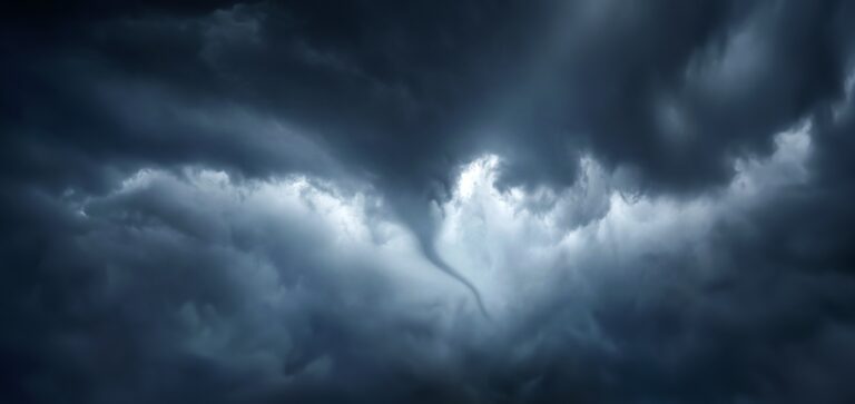 Óriási tornádó csapott le Mallorca partjainál – videón a félelmetes jelenség