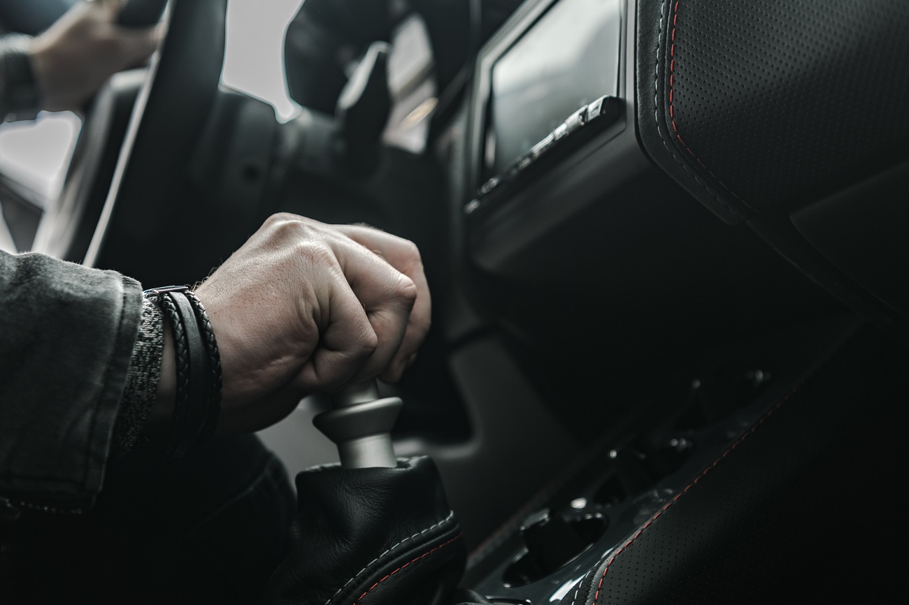 Márpedig a sportautó marad – várandós párja kérésére sem akar megválni tőle