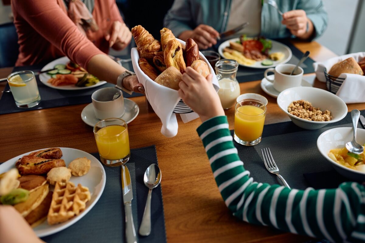 Kellemetlen helyzet az étteremben – a gyereksarokba ültették le a családot