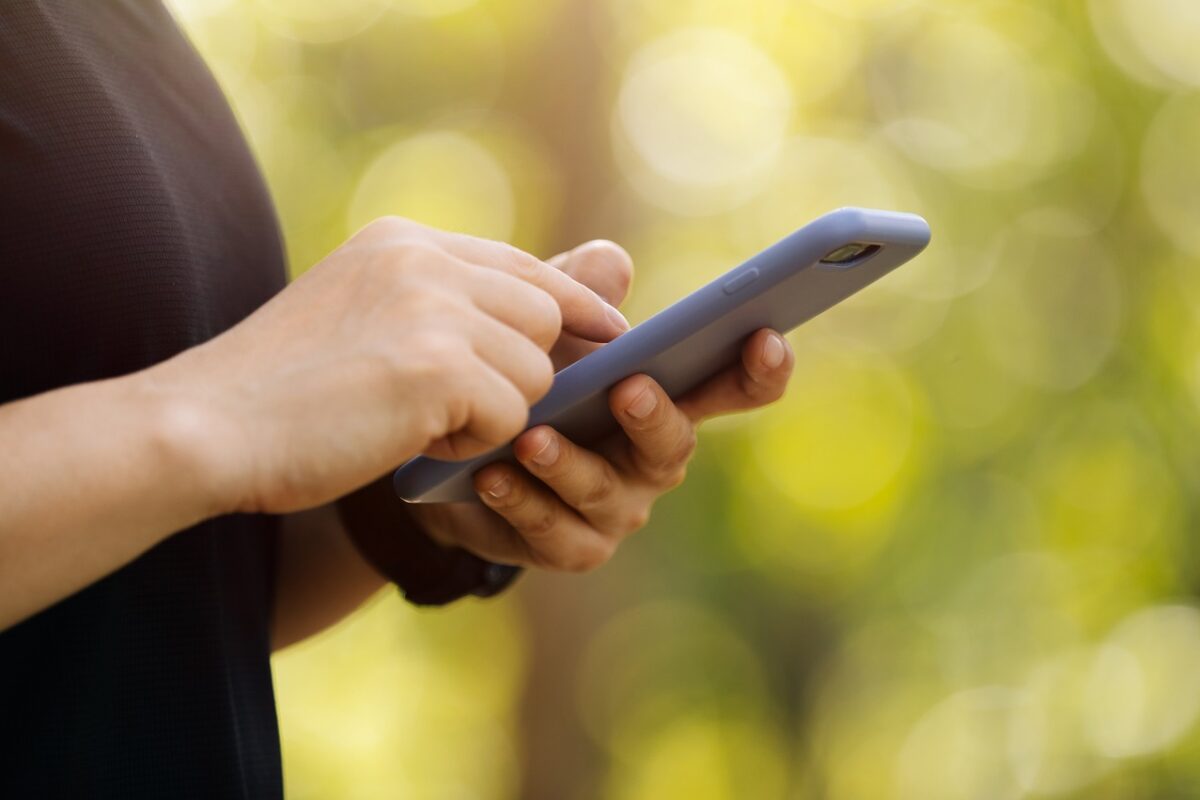 Egy kétgyermekes anya az interneten kért tanácsot – megcsalásra gyanakszik