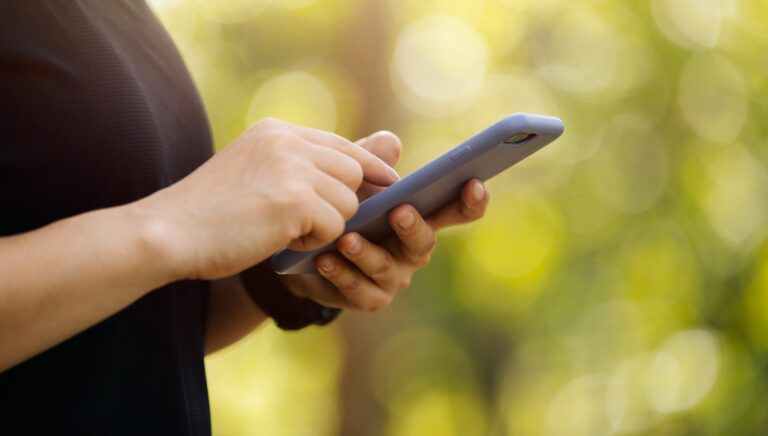 Egy kétgyermekes anya az interneten kért tanácsot – megcsalásra gyanakszik