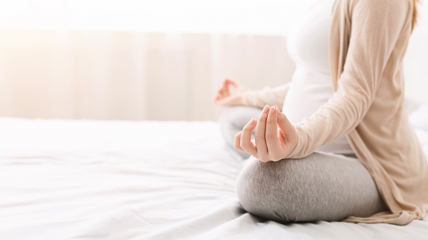 Egy férfi el akar menni barátja esküvőjére 6 héttel a gyermeke születése után, a feleség közbeszólt