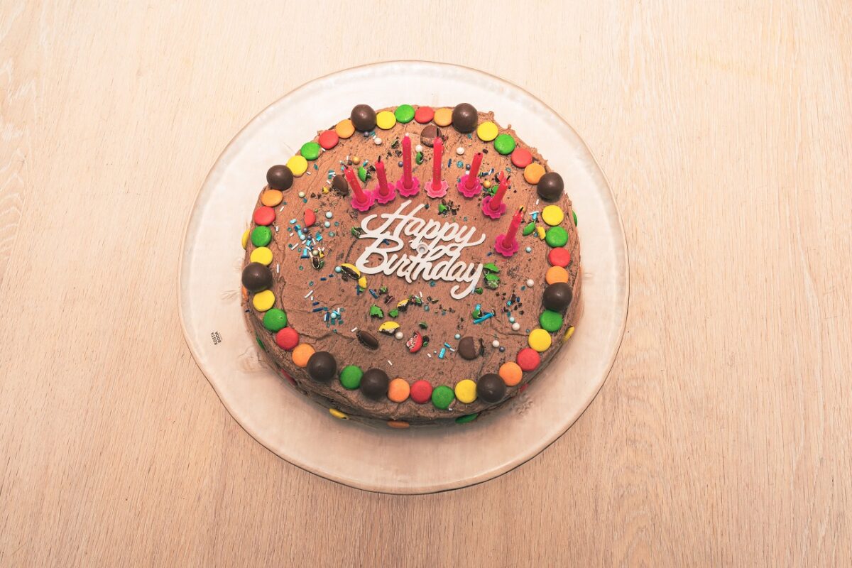 Egy anya felháborodott, mert kizárták örökbefogadott gyermekét a családi buliból