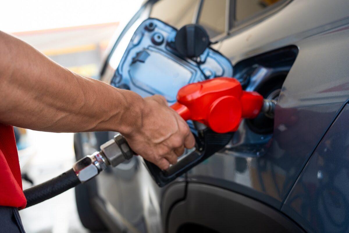 Csökken a benzin ára szombattól