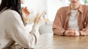 Nagyon dühös az anyuka – a férje engedte, hogy a sógornő vigye el a babát