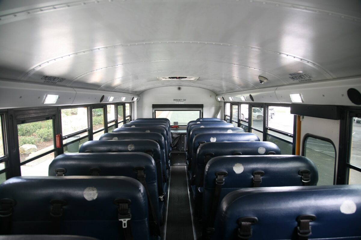 Három iskolabusz csapódott egymásnak – 31 gyereket szállítottak kórházba