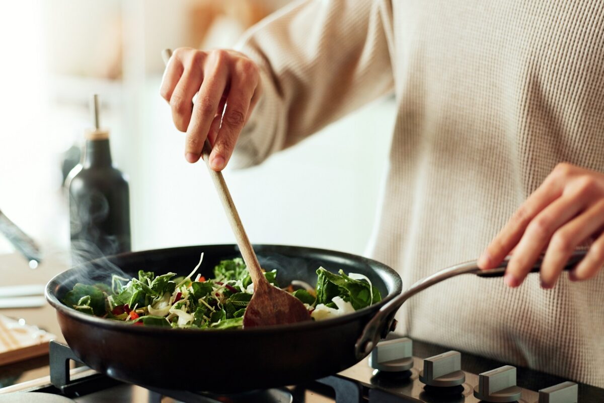 Családi dráma a konyhában – órákig főzött a feleség, a férje mégis másnak adta az ételt