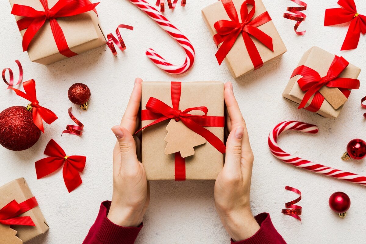 Előre odaadta a karácsonyi ajándékot a kislányának, de titkolta a férje elől