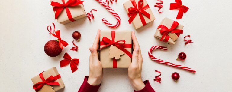 Előre odaadta a karácsonyi ajándékot a kislányának, de titkolta a férje elől