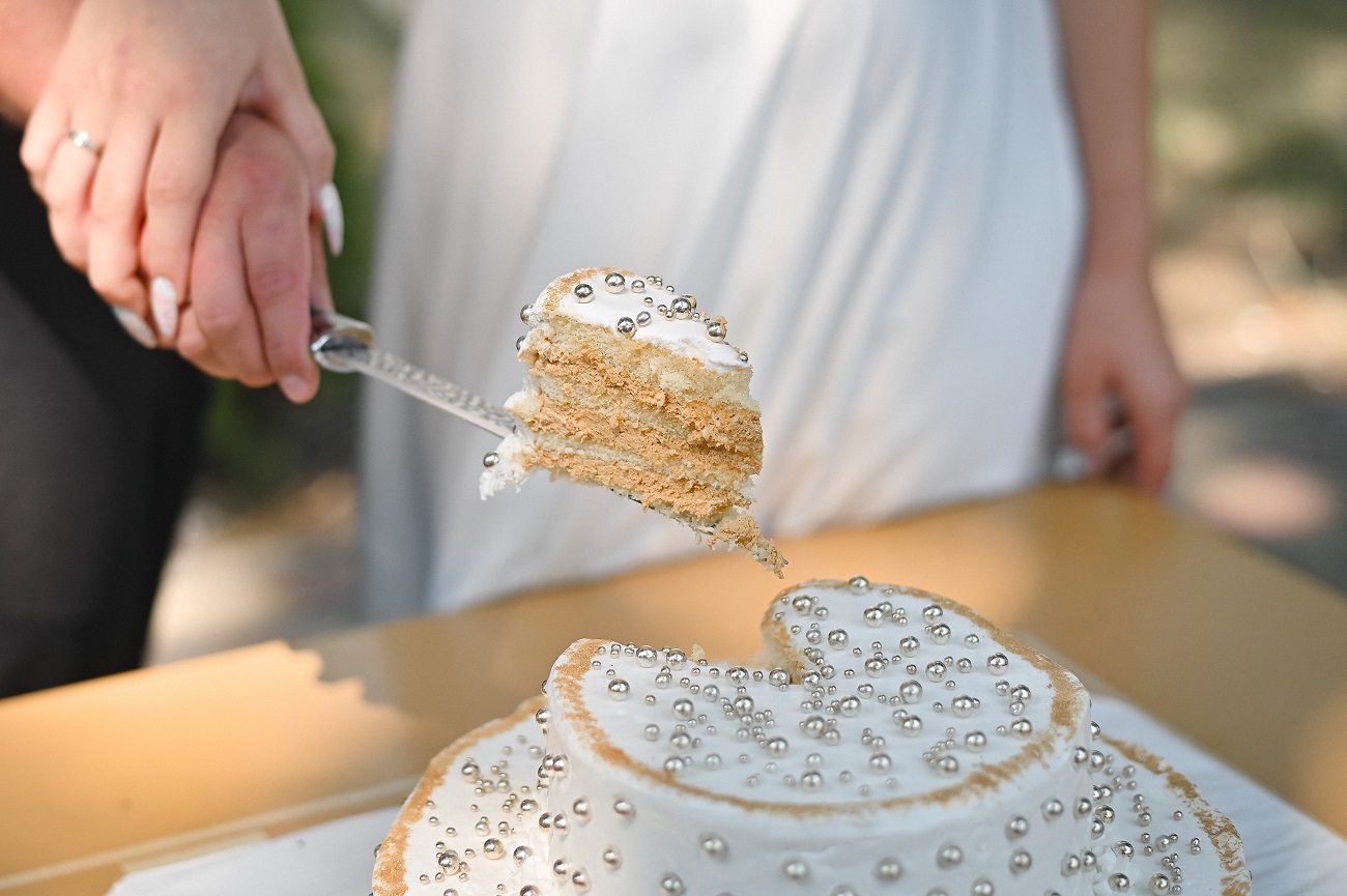 Esküvői tortadráma – nem készítette el újra nővére szétesett ünnepi tortáját