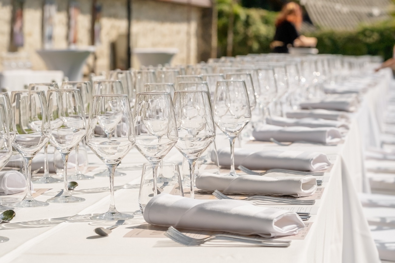 Terhességi titok miatt zárta ki nővérét a menyasszony az esküvőjéről