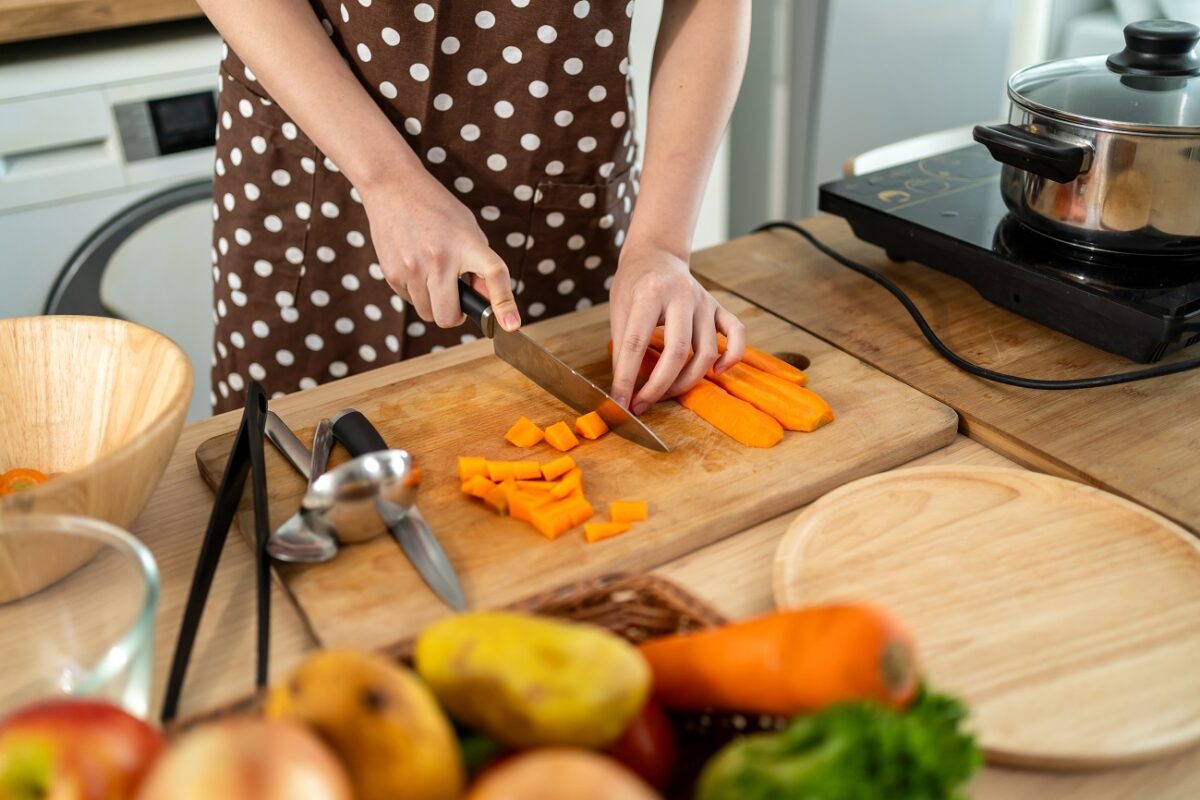 Közel 7 órán át főzött barátainak, majd anyja kidobta az ételt