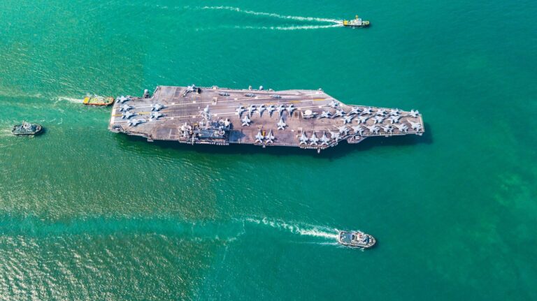 Tovább nő a feszültség – az amerikai hadihajók már ott vannak, Kuba is egyre idegesebb