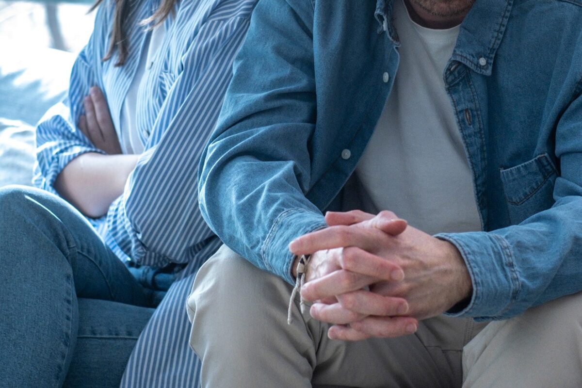 Otthon ülő férj, túlórázó feleség – kirobbant a családi vita