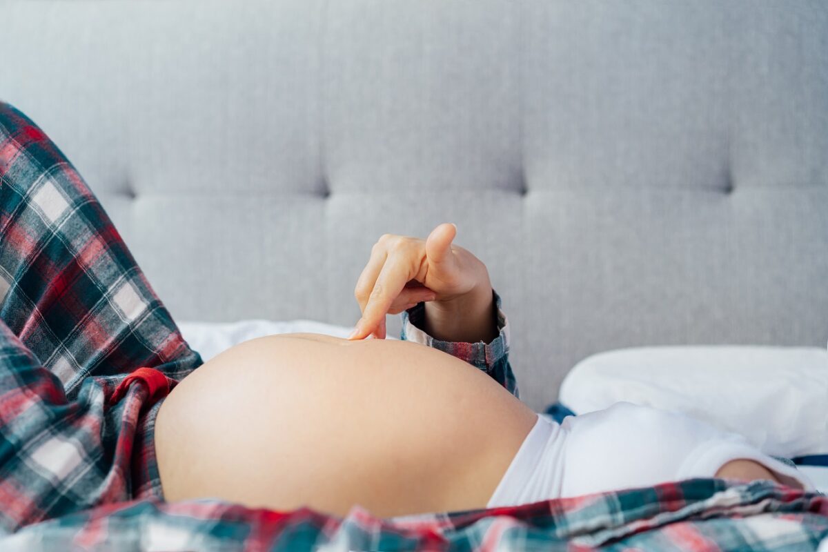 Egy várandós nő követeli az idegesítő anyósától, költözzön el tőlük