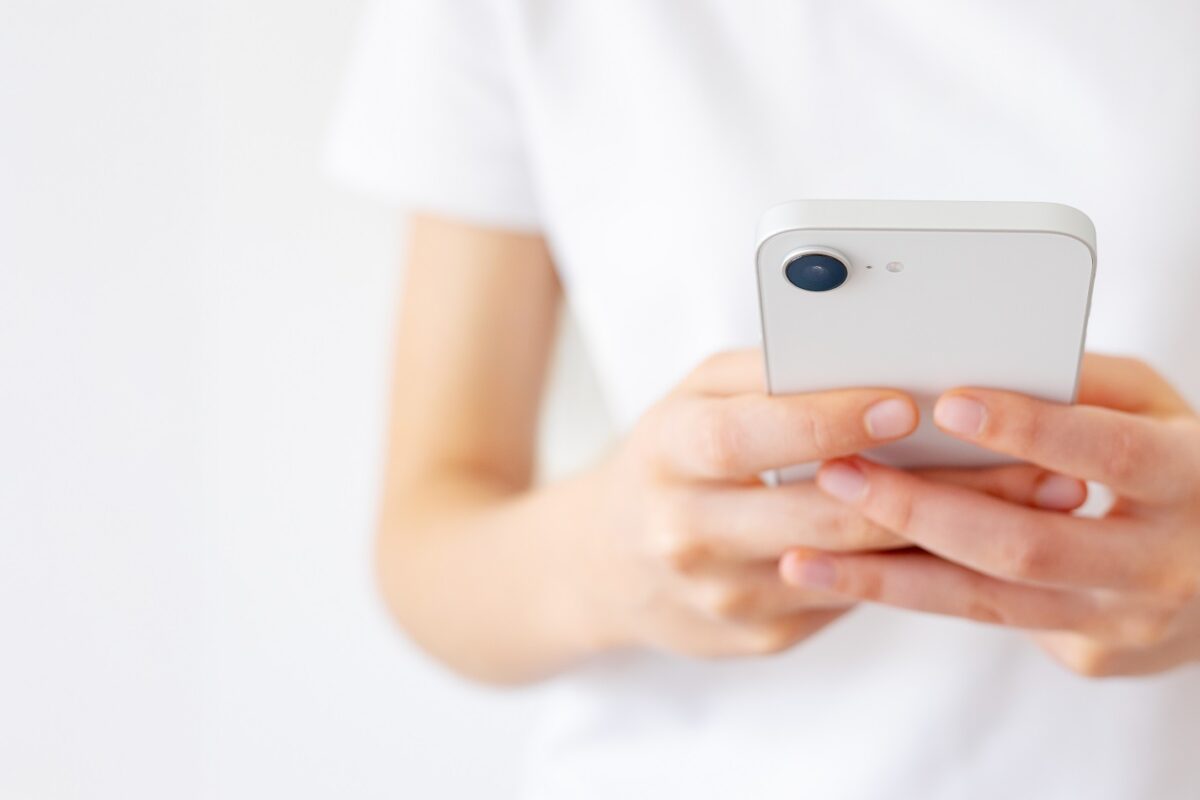 Belelendült az anyós az esküvő előtt – kegyetlen üzenetekkel bombázza a menyasszonyt