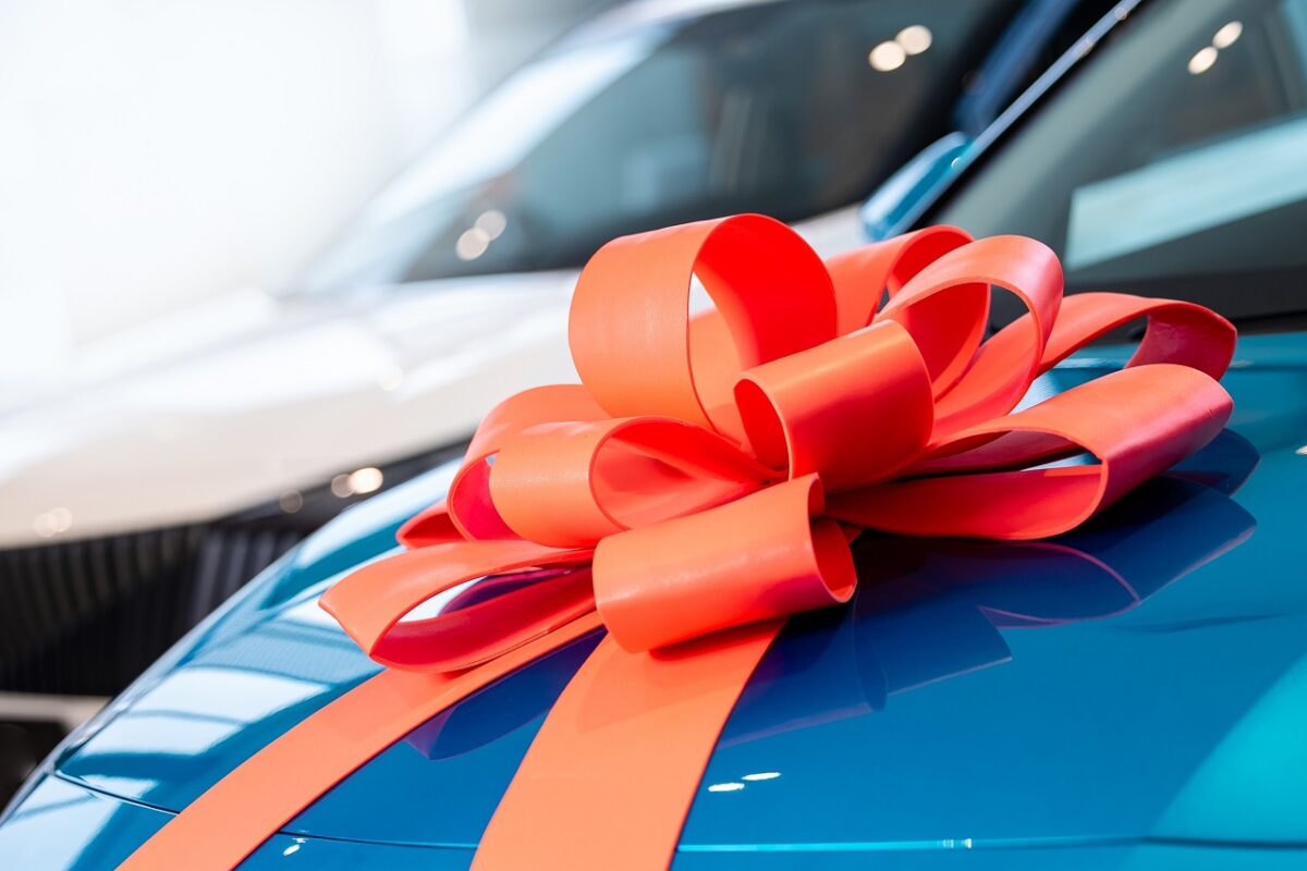 Az apa autót ígért 17 éves lányának, most követeli tőle a pénzt