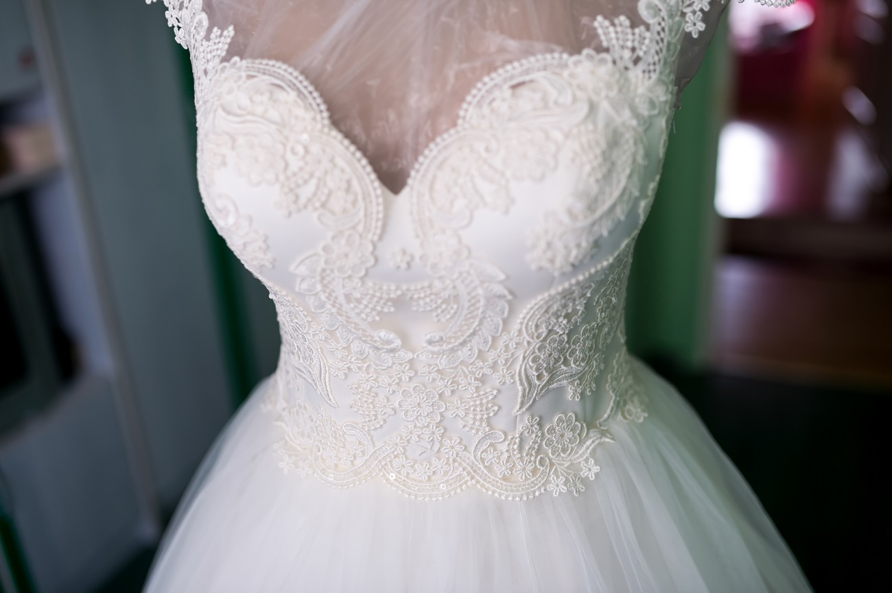 Példátlan esküvői szertartás – egyszerre 70 embernek mondott igent a menyasszony