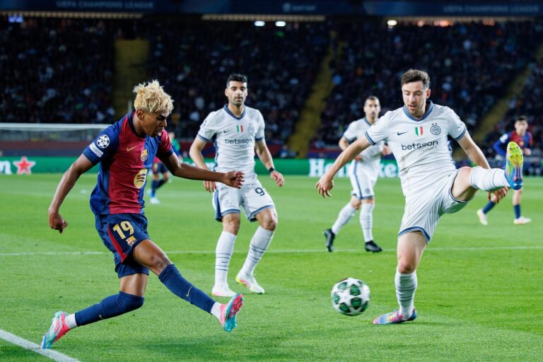 Hansi Flick kitérő választ adott Lamine Yamal esetleges műtétjéről