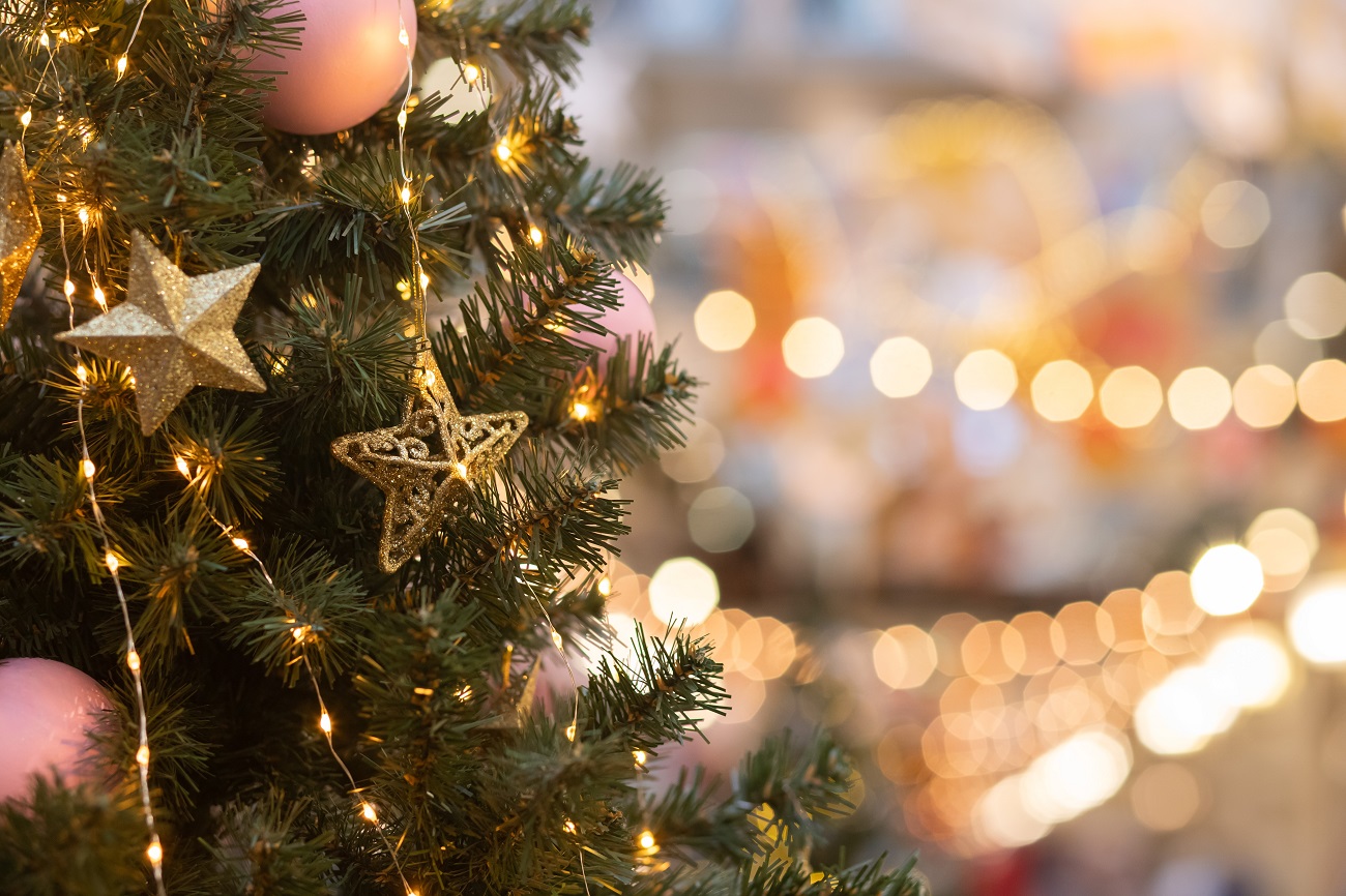 Karácsonyi családi vita – a lány nem tér haza, mert az apja „második anyaként” akarja elfogadtatni a mostohát