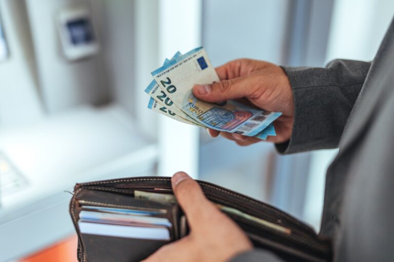 Csütörtök reggeli árfolyamok – 386,85 forint az euró, 336,19 a dollár