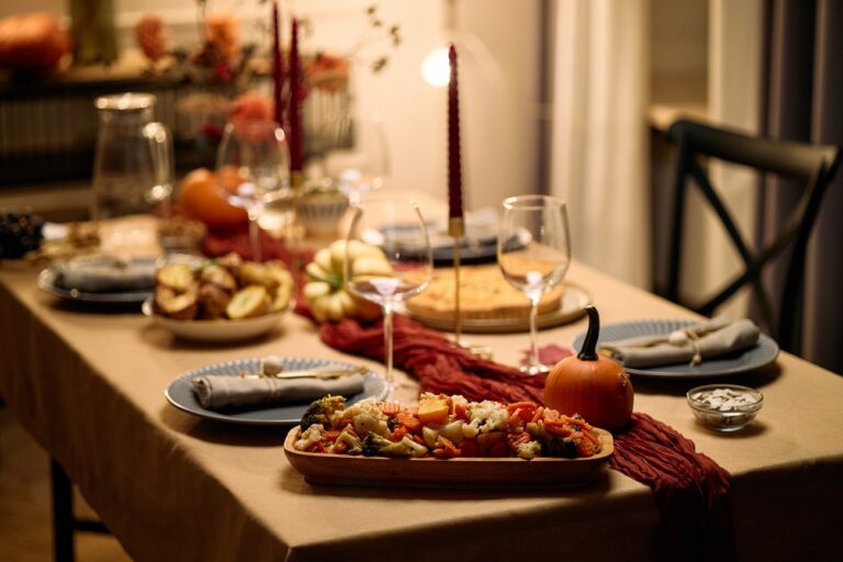 Botrányba fulladt a családi vacsora – az apa az új párjával jelent meg, aki az exe legjobb barátnője volt