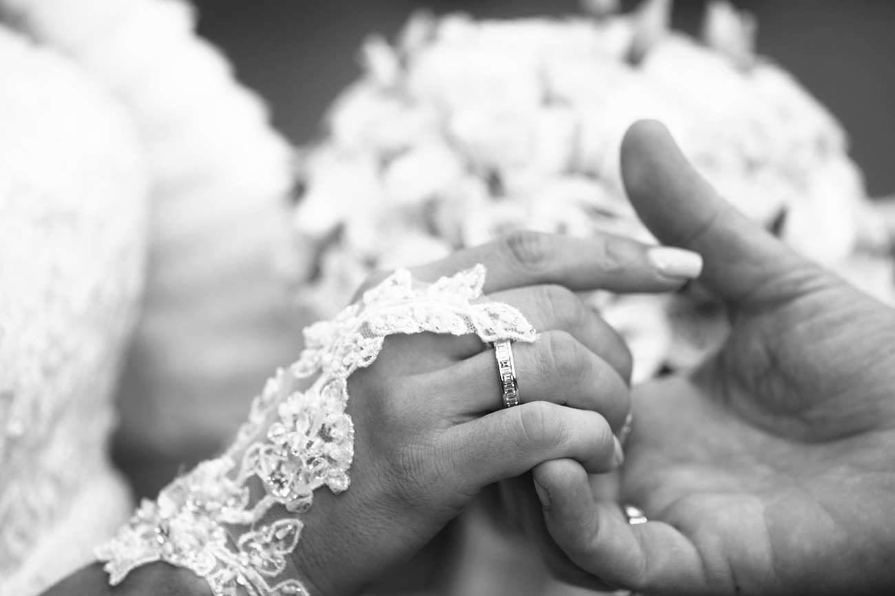 Két tinédzser találkozott a kórházban, miközben traumás agysérülésből lábadoztak, majd összeházasodtak