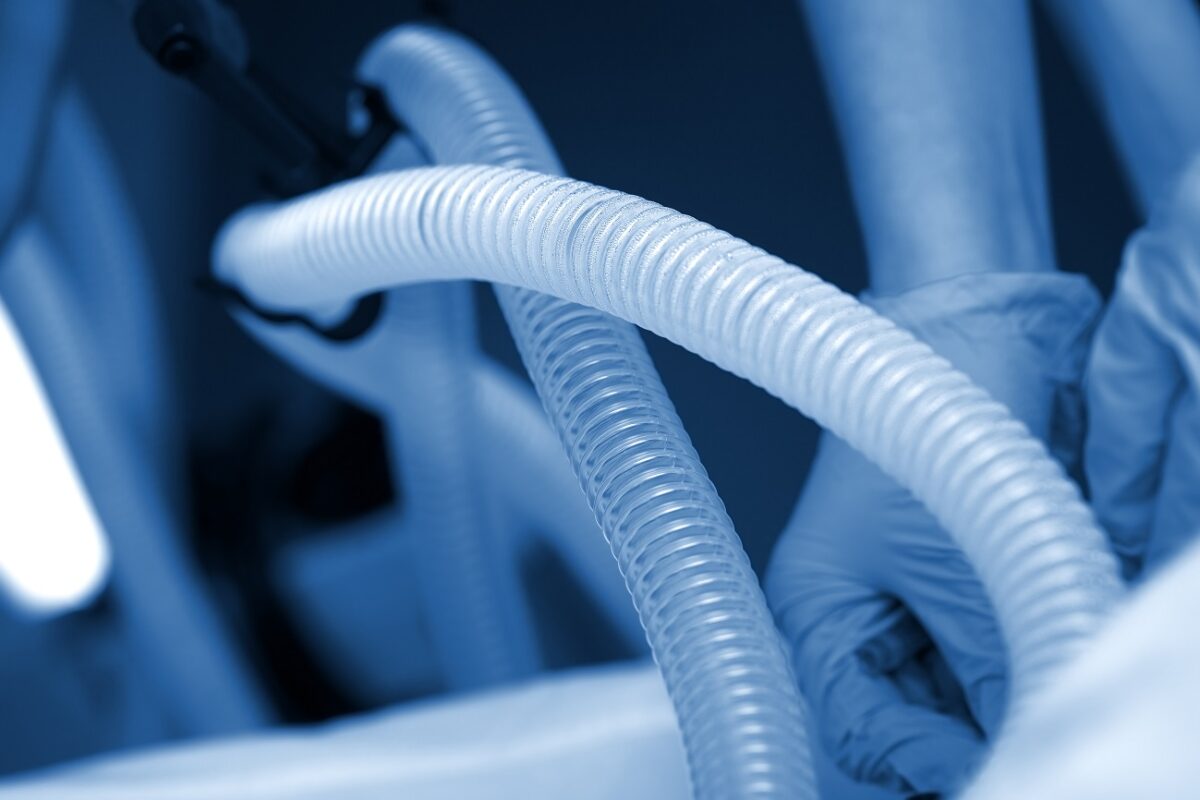 Kómából ébredve vádolta meg barátnőjét egy 22 éves fiatal, majd meghalt