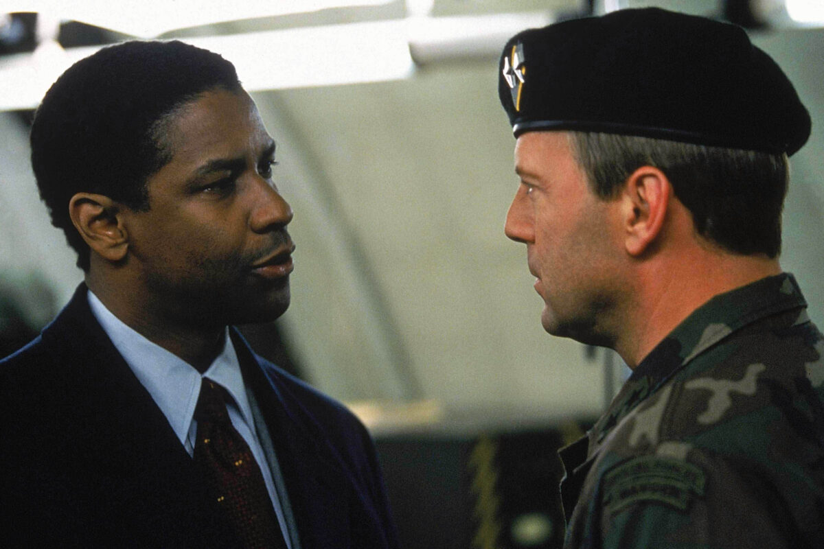 Denzel Washington politikai thrillerje Bruce Willisszel hátborzongatóan aktuális