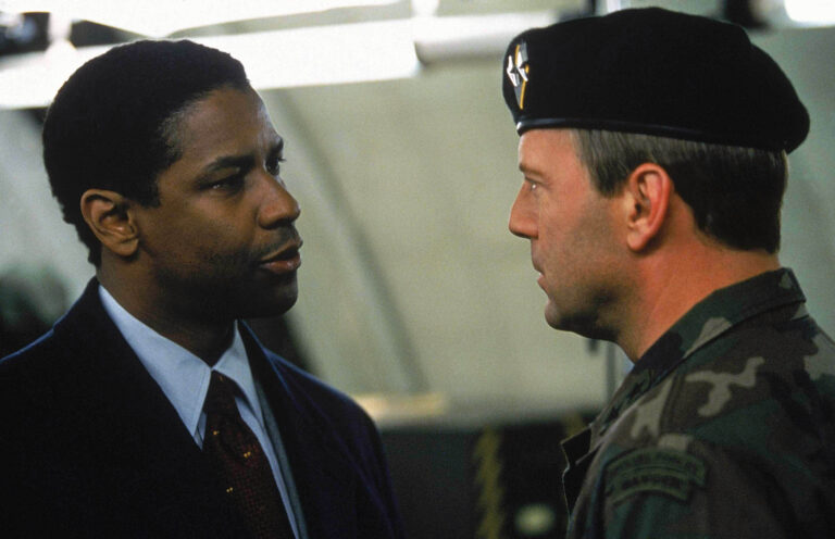 Denzel Washington politikai thrillerje Bruce Willisszel hátborzongatóan aktuális