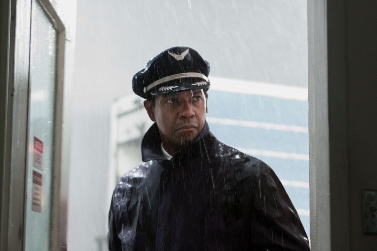 Látványosan ráfüggtek a nézők Denzel Washington repülős filmjére