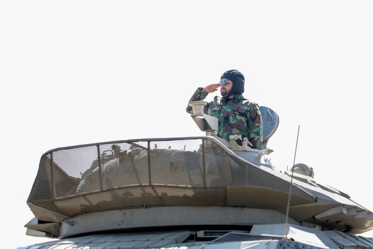 Irán hadserege már teljes harckészültségben van, és az USA-tól sem félnek