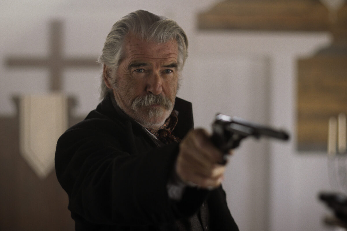 Pierce Brosnan westernfilmje hirtelen a globális toplisták élmezőnyébe ugrott