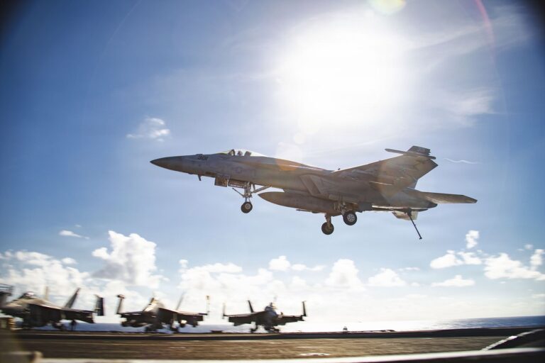 Vészjósló mozgolódásba kezdett az amerikai hadsereg – beszédesek a műholdfelvételek