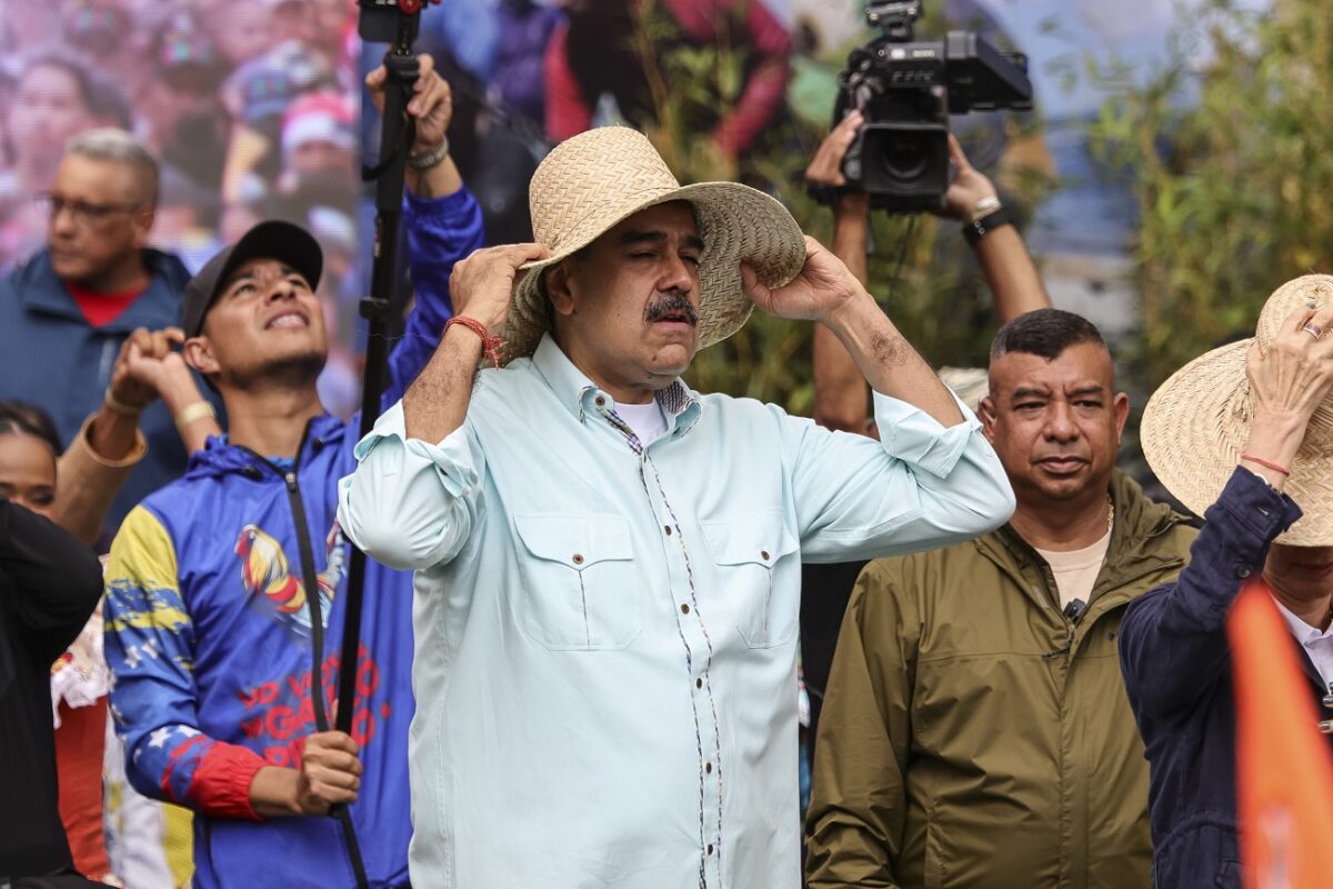 Pattanásig feszült a helyzet – akár Európába is menekülhet Venezuela elnöke az USA hadserege elől