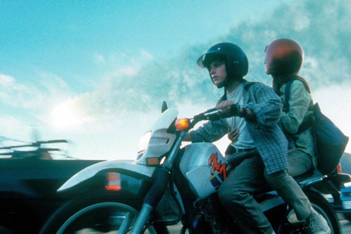 Elijah Wood apokaliptikus sci-fi klasszikusát még megunni sem lehet