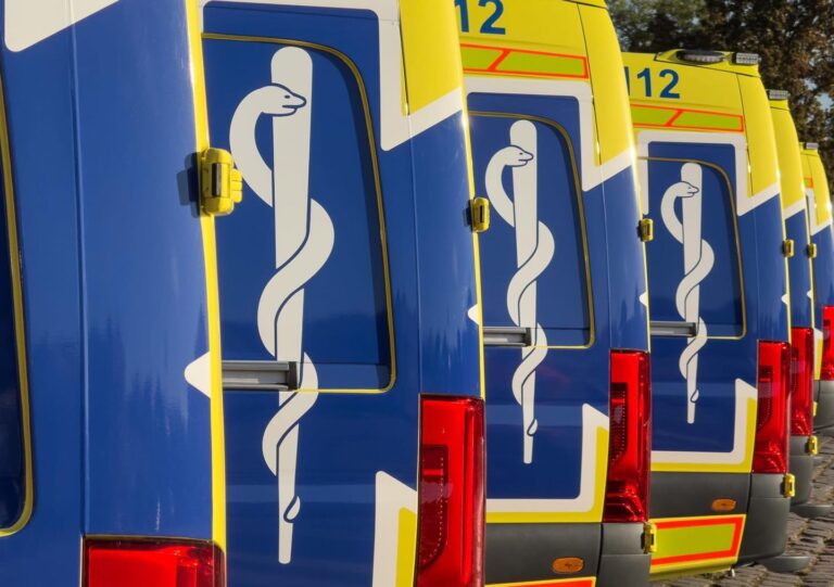 Súlyos balesettel indult a hétfő az M4-esen – megkezdték a mentést