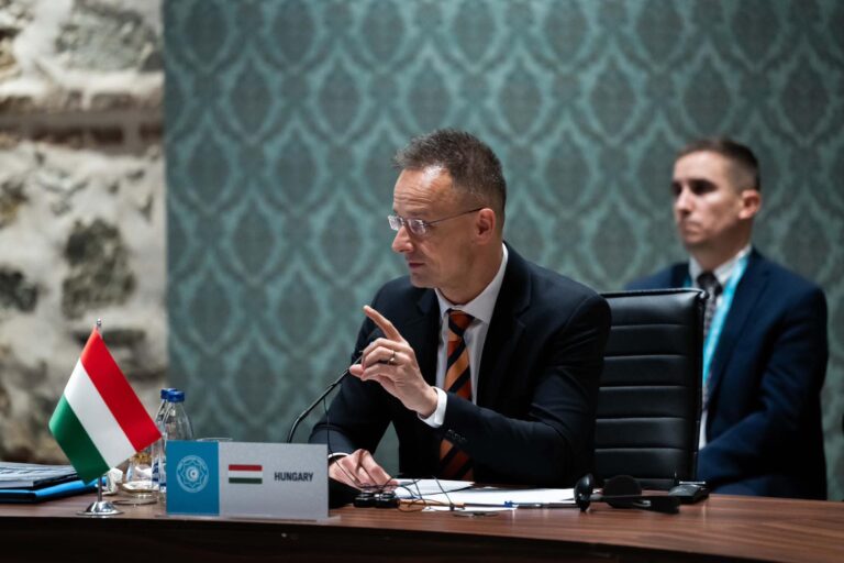 Rendkívüli közleményt és felszólítást adott ki a magyar kormány péntek hajnalban