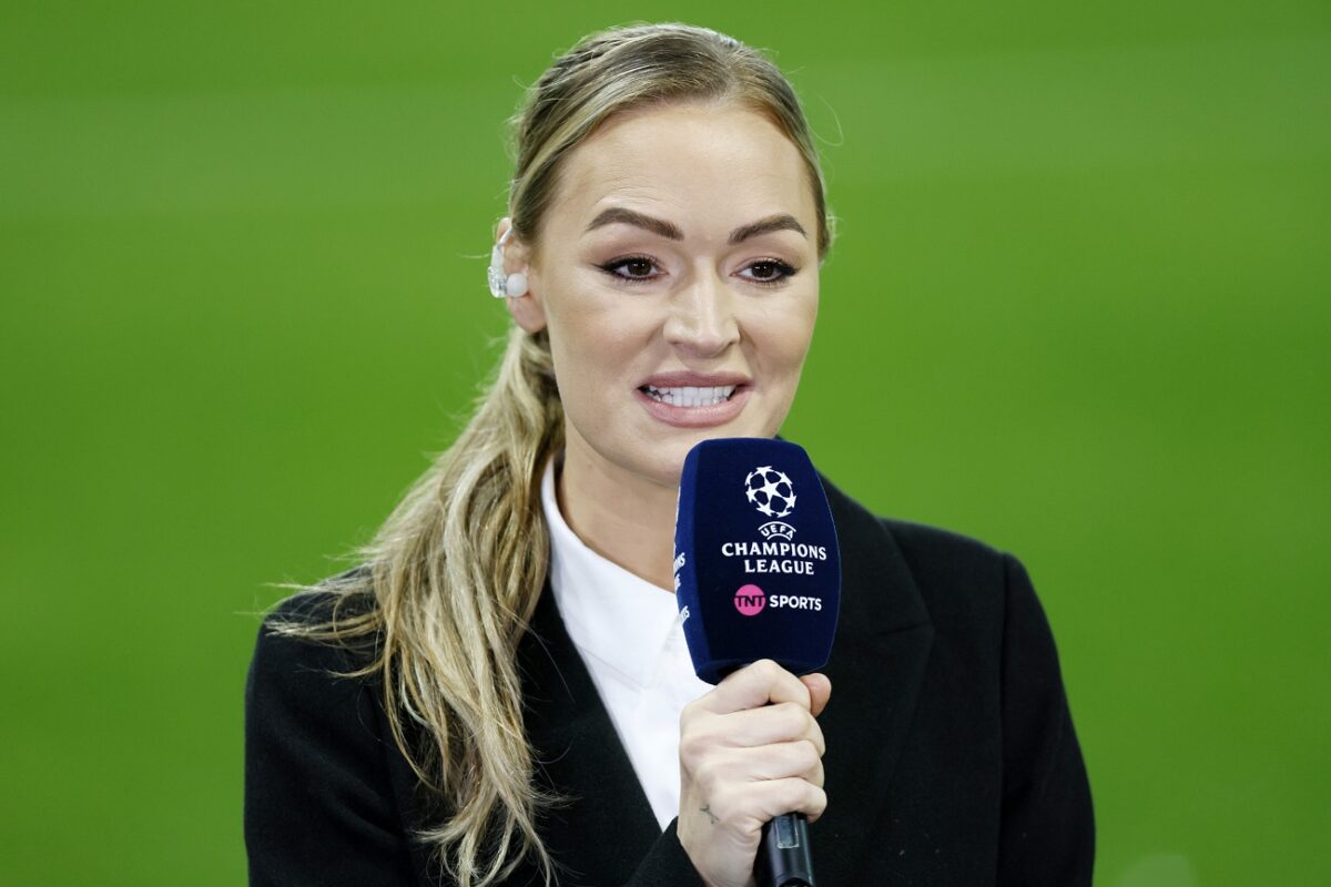 Élő adásban esett össze a híres műsorvezetőnő