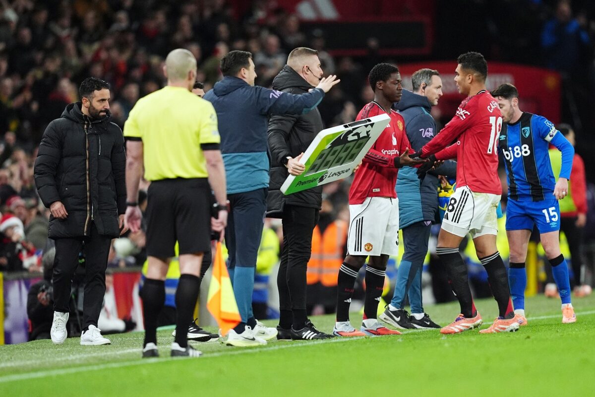 Már Casemiro is kiborult a Manchester United edzője miatt, amit közelről vettek videóra