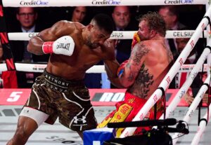 Nem elég, hogy eltört Jake Paul állkapcsa, hosszú eltiltás várhat rá